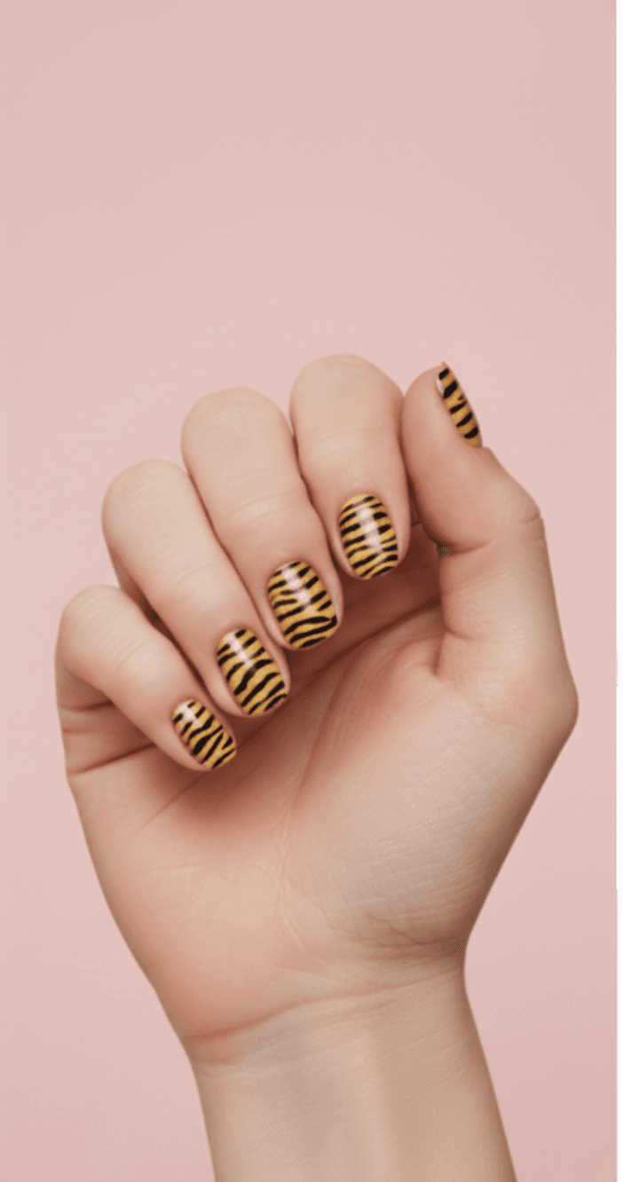 Nailoria ile sanal olarak uygulanmış tırnak tasarımı